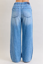 Judy blues-HW Wilhemina Elastic WB & Side Panel

37%Cotton / 51% Lyocell / 11% Hemp

Rise: 12 3/8"
Inseam: 31"