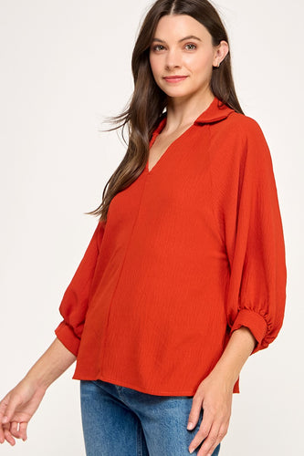 Solid collared blouse
V neck
Cuffed 3/4 voluminous sleeve
Solid air flow fabric, slight stretch