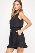 Black romper Sleeveless air flow romper
Elastic in waist for comfortable fit
Spaghetti tie detail on waistband
Scoop back
Hip pockets