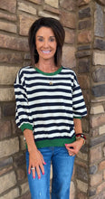 Stripe top. 3/4 sleeve. round neck.