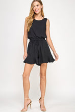 Black romper Sleeveless air flow romper
Elastic in waist for comfortable fit
Spaghetti tie detail on waistband
Scoop back
Hip pockets