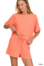 Coral WOVEN AIRFLOW TOP & SHORTS SET
-RELAX FIT