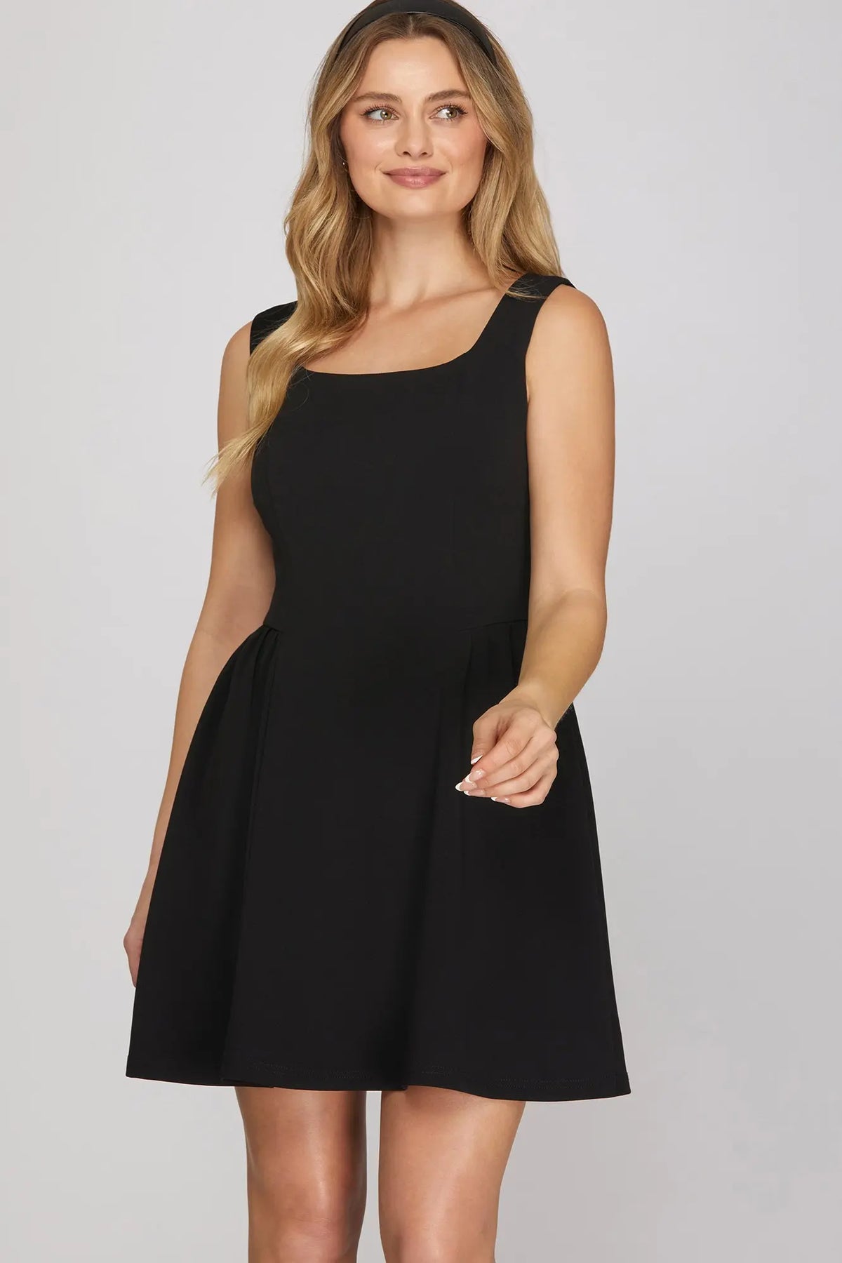 SLEEVELESS SQUARE NECK DRESS-