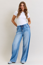 Judy blues-HW Wilhemina Elastic WB & Side Panel

37%Cotton / 51% Lyocell / 11% Hemp

Rise: 12 3/8"
Inseam: 31"