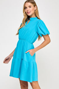 Solid tiered dress
Ruffled neckline
V neck placket
Puff short bubble sleeve
Pockets