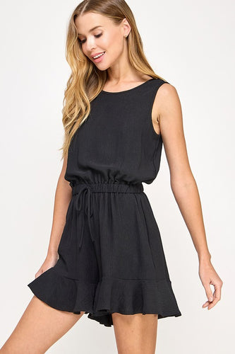 Black romper Sleeveless air flow romper
Elastic in waist for comfortable fit
Spaghetti tie detail on waistband
Scoop back
Hip pockets