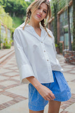 Button down top back pleat comes in two colors