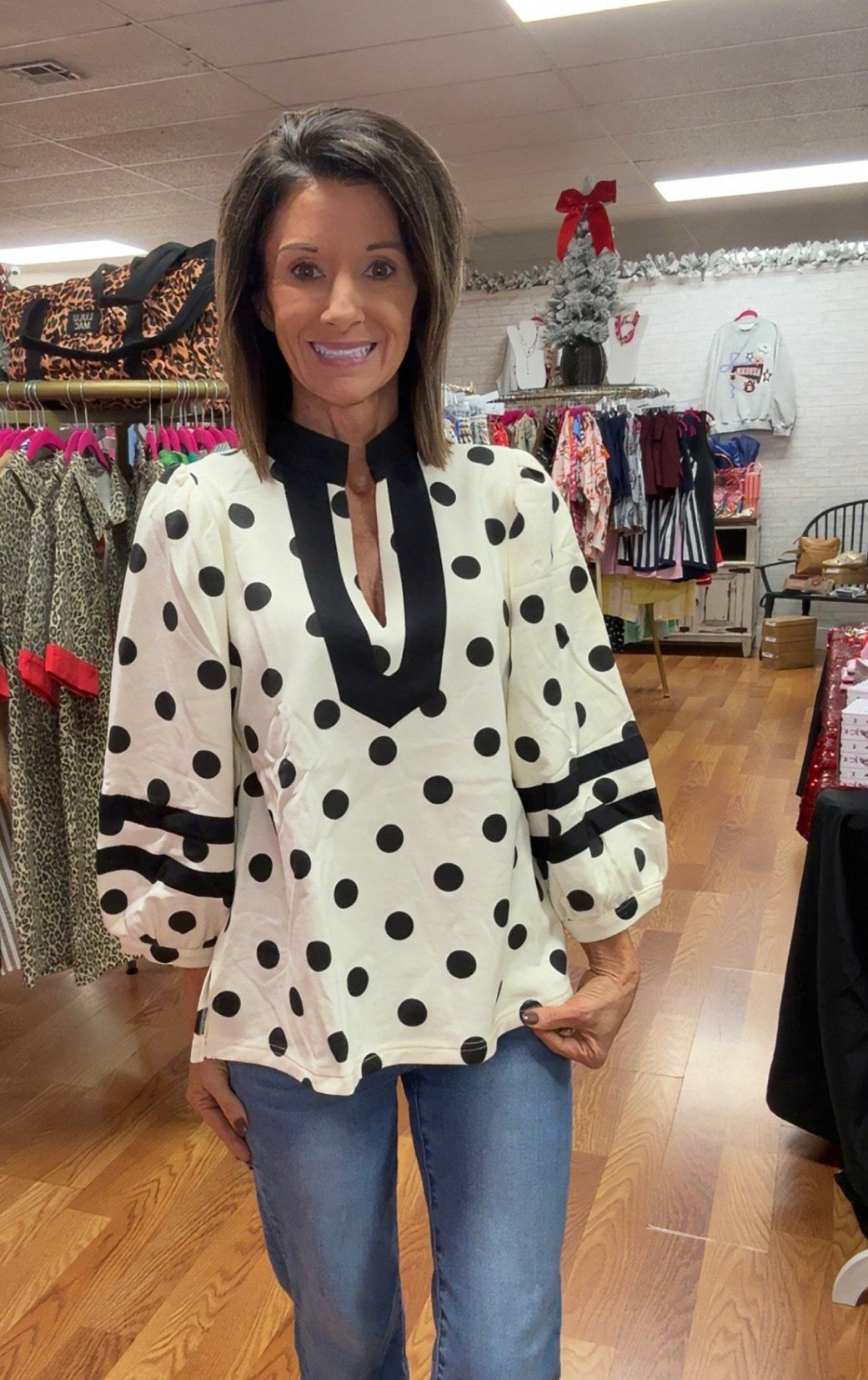 Polka dot quarter length sleeve