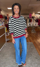 Stripe top. 3/4 sleeve. round neck.
