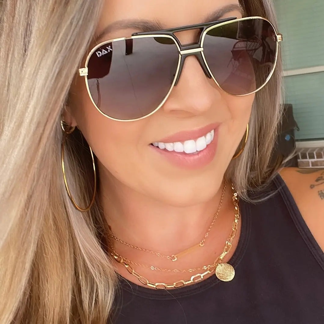 Medium sized aviator sunglasses with gold rim