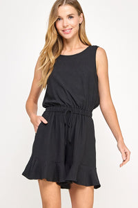 Black romper Sleeveless air flow romper
Elastic in waist for comfortable fit
Spaghetti tie detail on waistband
Scoop back
Hip pockets