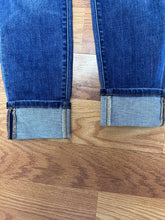 Mid rise boyfriend fit distressed Judy blues