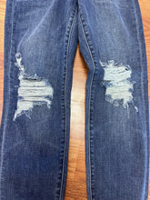 Mid rise boyfriend fit distressed Judy blues