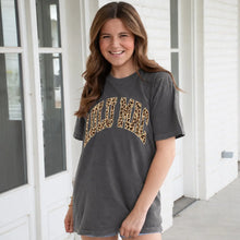 Lulu Mac grey Comfort color tee leopard
