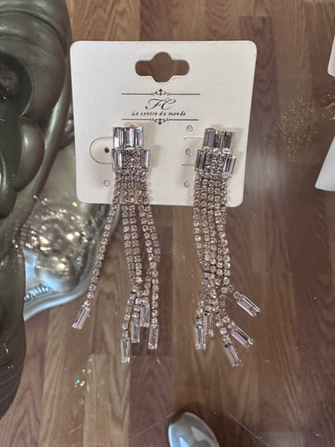 Dangle diamond gold earrings