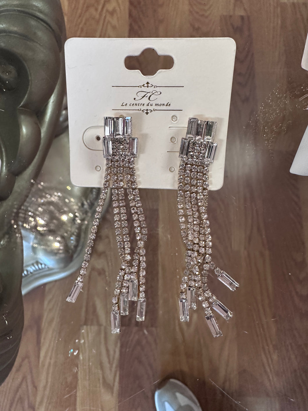 Dangle diamond gold earrings