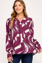 Wine-Print v-neck blouse
Cuffed long sleeve
Crossover v neckline detail
Front box pleat detail
Woven abstract brushstroke 2 tone print fabric-No stretch