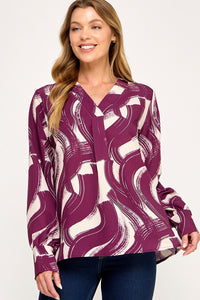 Wine-Print v-neck blouse
Cuffed long sleeve
Crossover v neckline detail
Front box pleat detail
Woven abstract brushstroke 2 tone print fabric-No stretch
