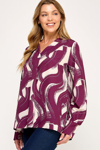 Wine-Print v-neck blouse
Cuffed long sleeve
Crossover v neckline detail
Front box pleat detail
Woven abstract brushstroke 2 tone print fabric-No stretch