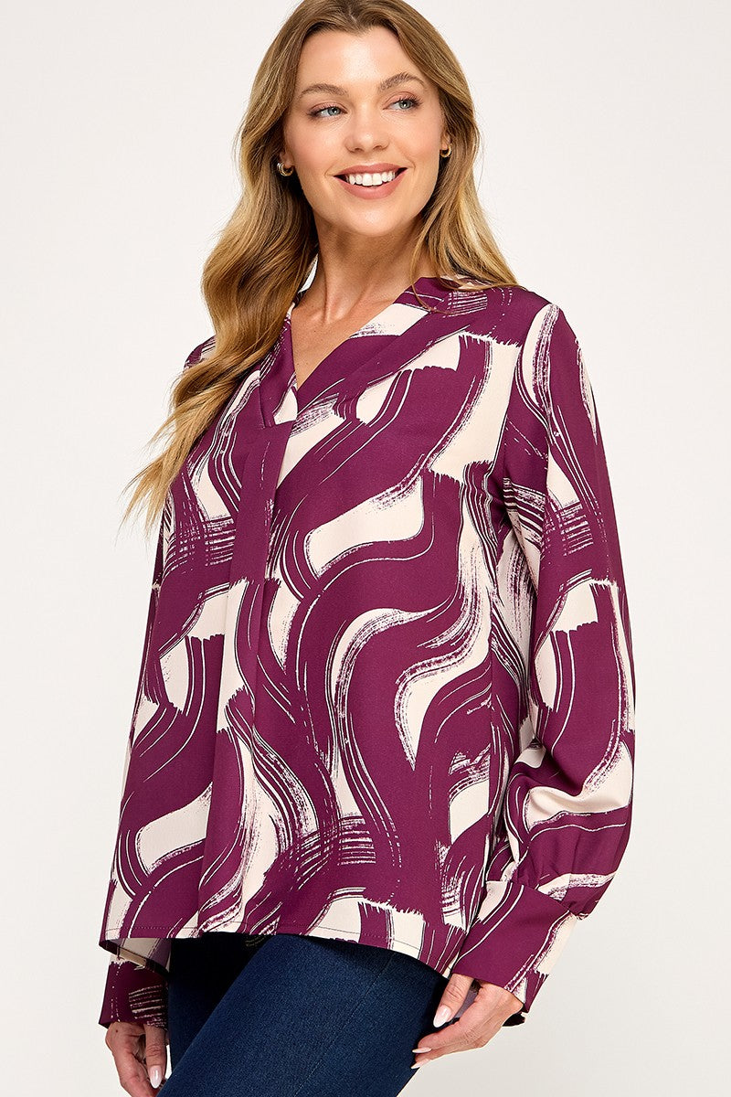 Wine-Print v-neck blouse
Cuffed long sleeve
Crossover v neckline detail
Front box pleat detail
Woven abstract brushstroke 2 tone print fabric-No stretch