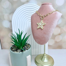 Chunky pearl star necklace 🌟