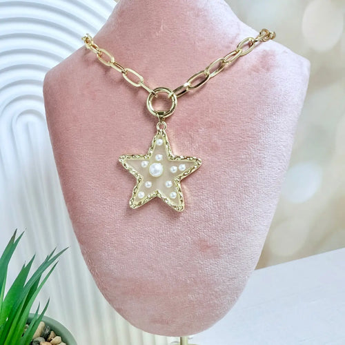 Chunky pearl star necklace 🌟